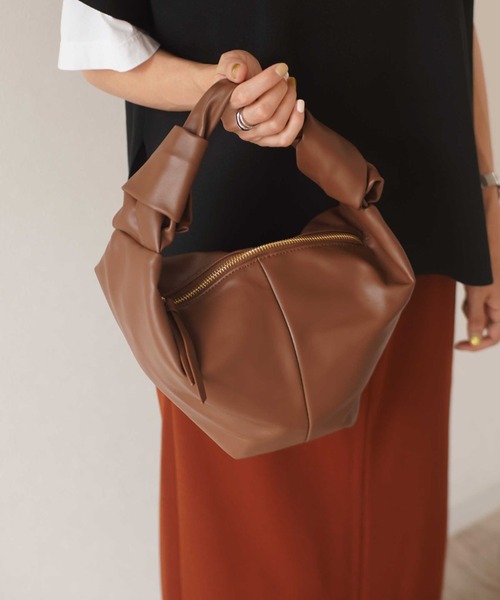 ammy.（エイミードット）の「【 ammy. / エイミードット 】 サイド ツイスト 舟形 バッグ（ハンドバッグ・レディース・ブラック/ブラウン/ホワイト/ベージュ・FREE）」の11枚目の写真