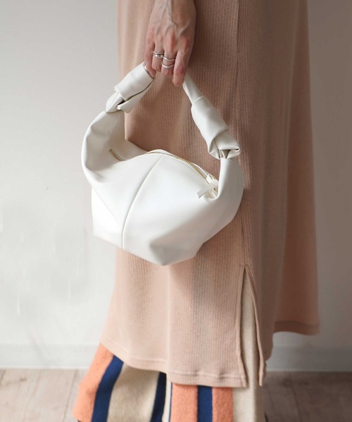 ammy.（エイミードット）の「【 ammy. / エイミードット 】 サイド ツイスト 舟形 バッグ（ハンドバッグ・レディース・ブラック/ブラウン/ホワイト/ベージュ・FREE）」の15枚目の写真