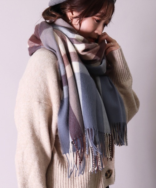 BAYBLO(ベイブロ)の「(CR)【ユニセックス】チェック ストール(ストール/ショール・レディース・ネイビー/チャコールグレー/アイボリー/ブルー/ワイン/ブラウン/ピンク/ラベンダー/グレイッシュブルー/グリーン/レッド/オフホワイト/ブラック/グレイッシュベージュ/ライトベージュ・FREE)」の11枚目の写真