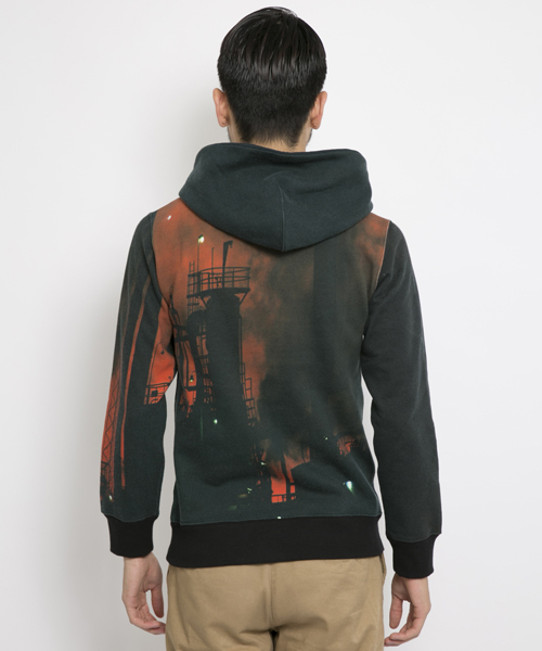 XLARGE（エクストララージ）の「INDUSTRIAL PRINT PULLOVER HOOD SWEAT（パーカー・メンズ・ブラック/ネイビー・SMALL/MEDIUM/X-LARGE/LARGE）」の10枚目の写真