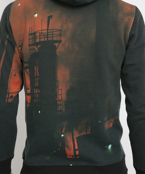 XLARGE（エクストララージ）の「INDUSTRIAL PRINT PULLOVER HOOD SWEAT（パーカー・メンズ・ブラック/ネイビー・SMALL/MEDIUM/X-LARGE/LARGE）」の4枚目の写真