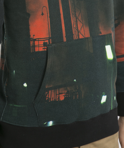 XLARGE（エクストララージ）の「INDUSTRIAL PRINT PULLOVER HOOD SWEAT（パーカー・メンズ・ブラック/ネイビー・SMALL/MEDIUM/X-LARGE/LARGE）」の6枚目の写真