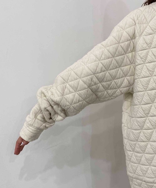 CAPRICIEUX LE'MAGE(カプリシューレマージュ)の「キルトプルオーバー(Tシャツ/カットソー・レディース・チャコールグレー/ライトベージュ・FREE)」の7枚目の写真