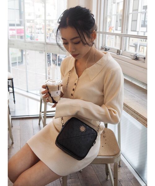 EVRIS(エヴリス)の「シャツミニニットワンピース(ワンピース・レディース・ブラック/オレンジ/アイボリー/パープル・FREE)」の11枚目の写真