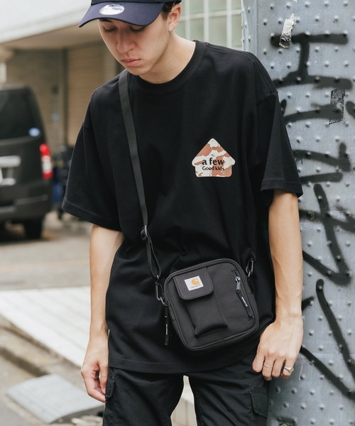Carhartt WIP(カーハートダブリューアイピー)の「Carhartt WIP/カーハートダブリューアイピー ESSENTIALS BAG SMALL ショルダーバッグ ミニバッグ(ショルダーバッグ・メンズ・ベージュ/ブラック/グリーン/ワインレッド/ブラウン/パープル/ダークグリーン・ONE SIZE)」の2枚目の写真