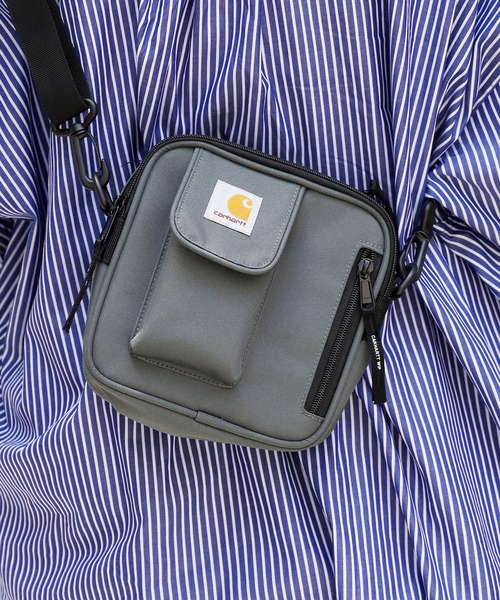 Carhartt WIP(カーハートダブリューアイピー)の「Carhartt WIP/カーハートダブリューアイピー ESSENTIALS BAG SMALL ショルダーバッグ ミニバッグ(ショルダーバッグ・メンズ・ベージュ/ブラック/グリーン/ワインレッド/ブラウン/パープル/ダークグリーン・ONE SIZE)」の9枚目の写真