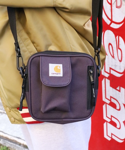 Carhartt WIP(カーハートダブリューアイピー)の「Carhartt WIP/カーハートダブリューアイピー ESSENTIALS BAG SMALL ショルダーバッグ ミニバッグ(ショルダーバッグ・メンズ・ベージュ/ブラック/グリーン/ワインレッド/ブラウン/パープル/ダークグリーン・ONE SIZE)」の18枚目の写真