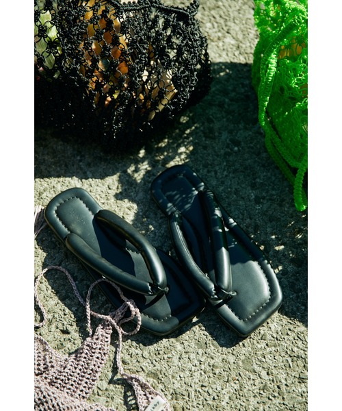BLACK BY MOUSSY(ブラックバイマウジー)の「tong sandal(トングサンダル)(サンダル・レディース・ブラック/ライトグリーン・37/36/38)」の3枚目の写真