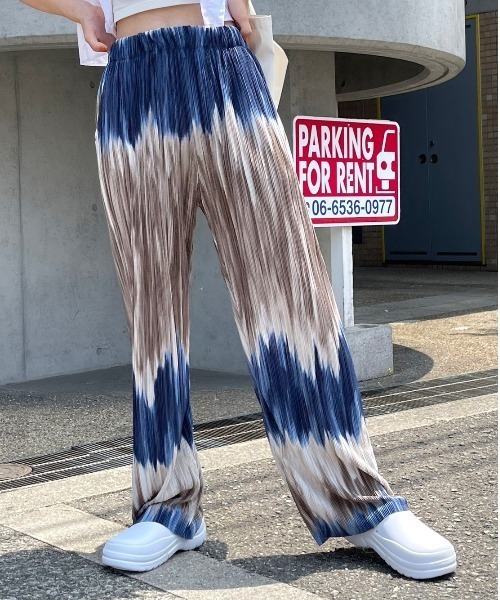 Chikashitsu +(チカシツプラス)の「【Chikashitsu +/チカシツプラス】pattern pleats pants/パターン プリーツ 柄 パンツ リラックス パンツ フレアパンツ(その他パンツ・メンズ・ブラック/ネイビー・ONE SIZE)」の2枚目の写真