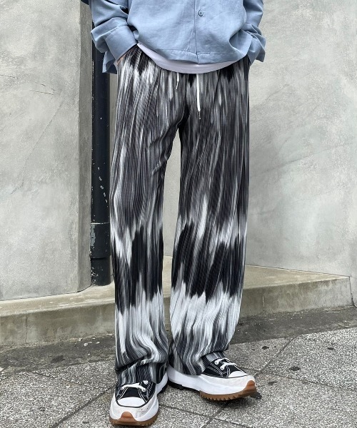 Chikashitsu +(チカシツプラス)の「【Chikashitsu +/チカシツプラス】pattern pleats pants/パターン プリーツ 柄 パンツ リラックス パンツ フレアパンツ(その他パンツ・メンズ・ブラック/ネイビー・ONE SIZE)」の1枚目の写真