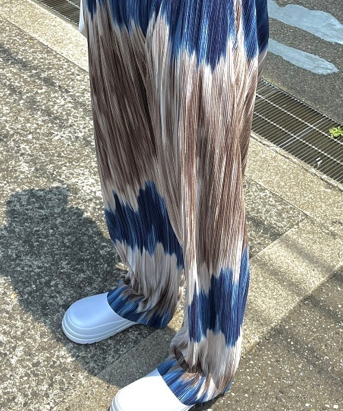 Chikashitsu +(チカシツプラス)の「【Chikashitsu +/チカシツプラス】pattern pleats pants/パターン プリーツ 柄 パンツ リラックス パンツ フレアパンツ(その他パンツ・メンズ・ブラック/ネイビー・ONE SIZE)」の15枚目の写真