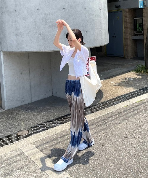 Chikashitsu +(チカシツプラス)の「【Chikashitsu +/チカシツプラス】pattern pleats pants/パターン プリーツ 柄 パンツ リラックス パンツ フレアパンツ(その他パンツ・メンズ・ブラック/ネイビー・ONE SIZE)」の3枚目の写真