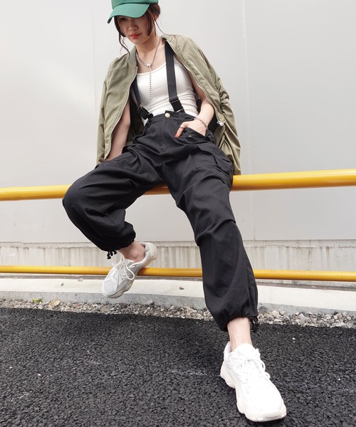 CORNERS（コーナーズ）の「サスペンダー付きカーゴパンツ（カーゴパンツ・レディース・ブラック/ベージュ/カーキ・M/L）」の10枚目の写真