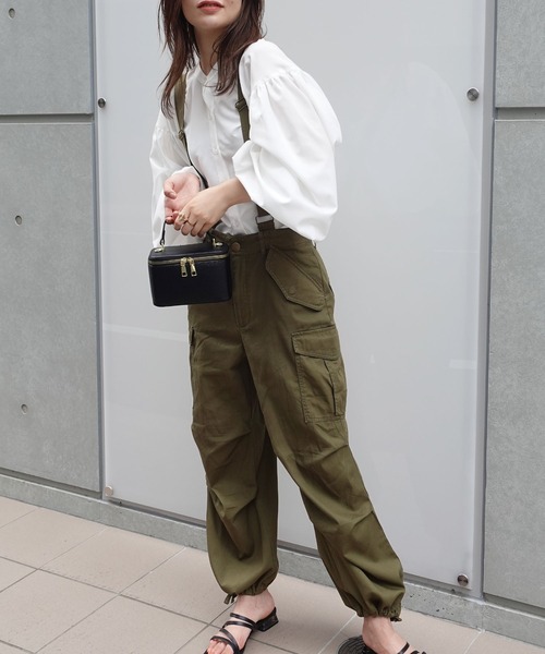 CORNERS（コーナーズ）の「サスペンダー付きカーゴパンツ（カーゴパンツ・レディース・ブラック/ベージュ/カーキ・M/L）」の14枚目の写真