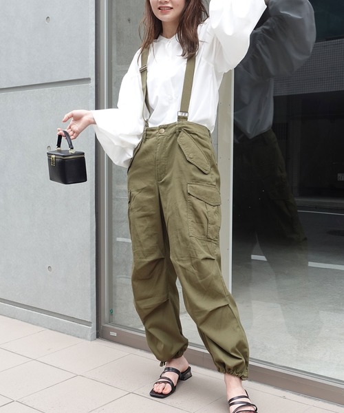 CORNERS（コーナーズ）の「サスペンダー付きカーゴパンツ