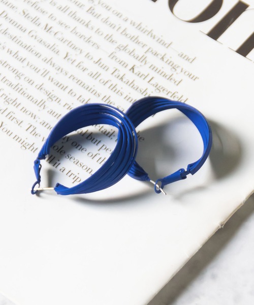 me+em select（ミームセレクト）の「【 ４color 】５連マットカラーフープピアス（ピアス（両耳用）・レディース・アイボリー/ブルー/ダークグリーン/ピンク・FREE）」の11枚目の写真