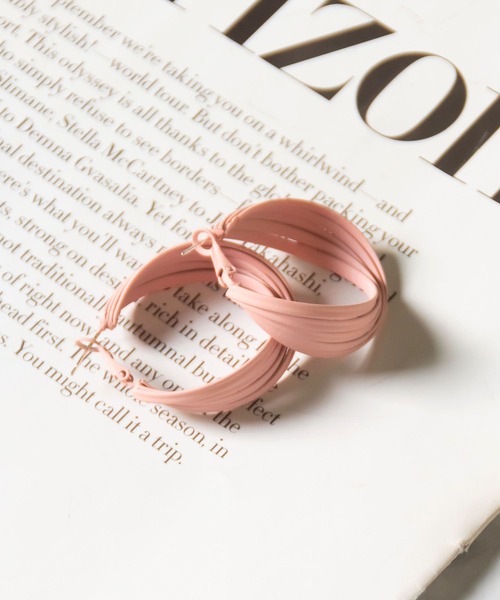 me+em select（ミームセレクト）の「【 ４color 】５連マットカラーフープピアス（ピアス（両耳用）・レディース・アイボリー/ブルー/ダークグリーン/ピンク・FREE）」の13枚目の写真