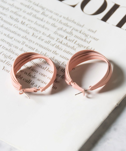 me+em select（ミームセレクト）の「【 ４color 】５連マットカラーフープピアス（ピアス（両耳用）・レディース・アイボリー/ブルー/ダークグリーン/ピンク・FREE）」の15枚目の写真