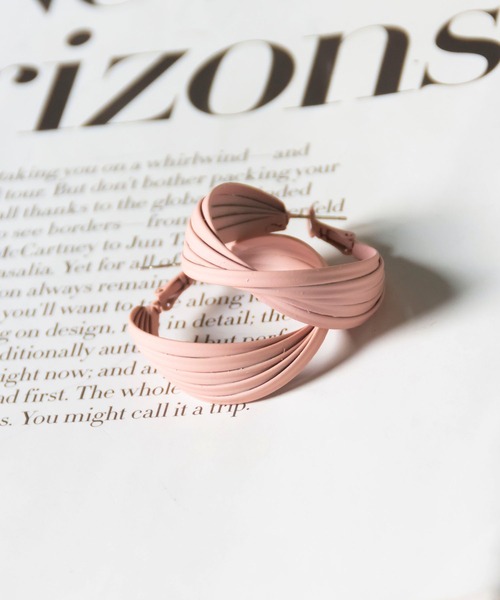 me+em select（ミームセレクト）の「【 ４color 】５連マットカラーフープピアス（ピアス（両耳用）・レディース・アイボリー/ブルー/ダークグリーン/ピンク・FREE）」の17枚目の写真