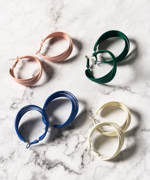 me+em select（ミームセレクト）の「【 ４color 】５連マットカラーフープピアス（ピアス（両耳用）・レディース・アイボリー/ブルー/ダークグリーン/ピンク・FREE）」の7枚目の写真