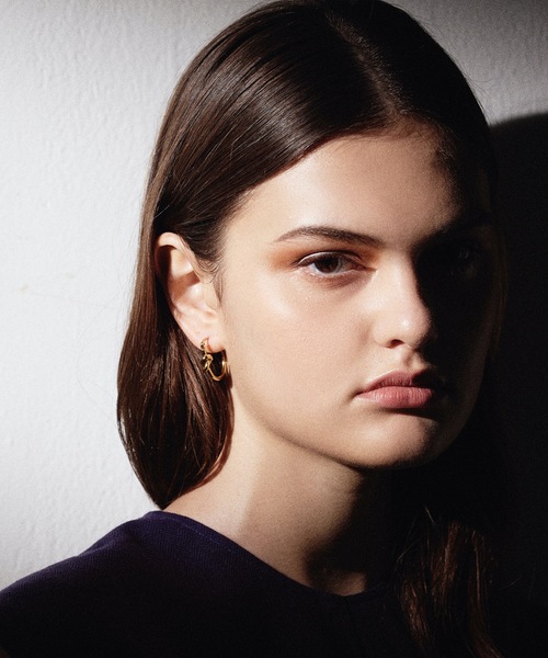 CENE（セネ）の「【CENE】セネ/ノットフープピアス（ピアス（両耳用）・レディース・シルバー/ゴールド・FREE）」の9枚目の写真