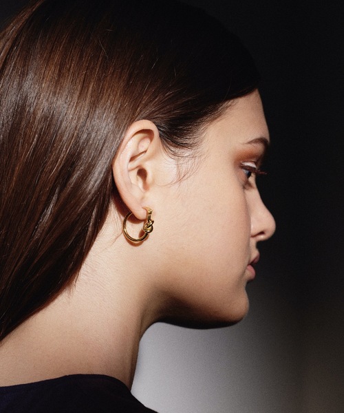 CENE（セネ）の「【CENE】セネ/ノットフープピアス（ピアス（両耳用）・レディース・シルバー/ゴールド・FREE）」の15枚目の写真