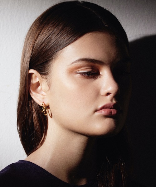 CENE（セネ）の「【CENE】セネ/ノットフープピアス（ピアス（両耳用）・レディース・シルバー/ゴールド・FREE）」の5枚目の写真