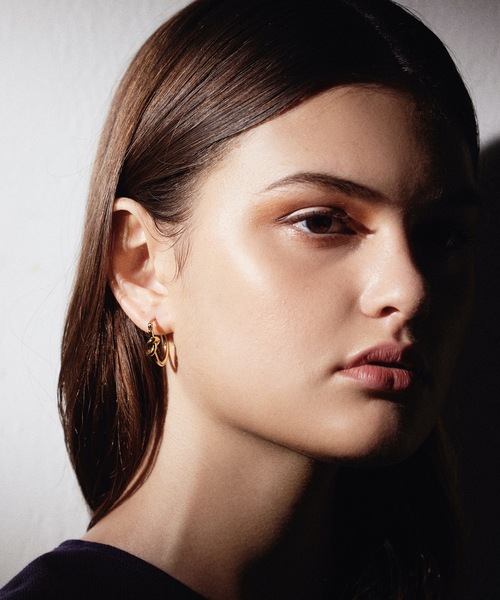 CENE（セネ）の「【CENE】セネ/ノットフープピアス（ピアス（両耳用）・レディース・シルバー/ゴールド・FREE）」の7枚目の写真