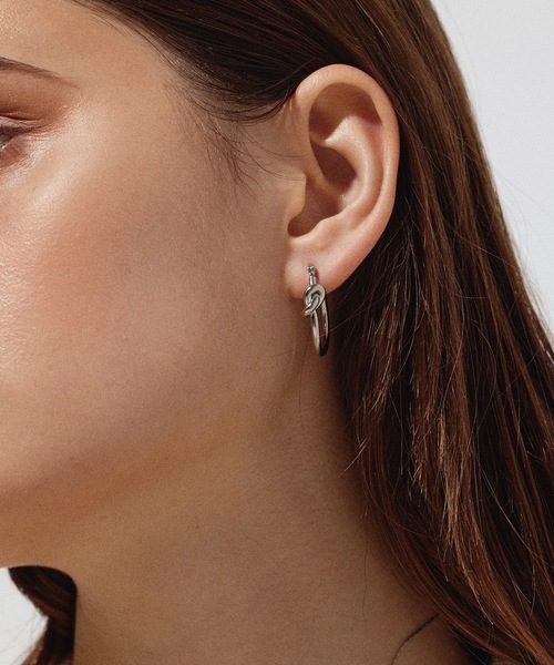 CENE（セネ）の「【CENE】セネ/ノットフープピアス（ピアス（両耳用）・レディース・シルバー/ゴールド・FREE）」の12枚目の写真