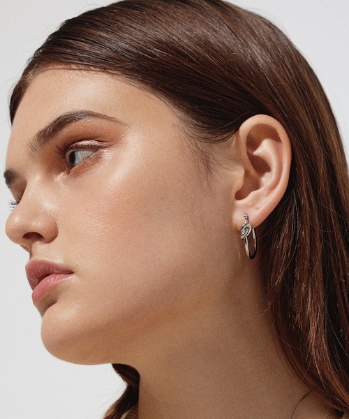 CENE（セネ）の「【CENE】セネ/ノットフープピアス（ピアス（両耳用）・レディース・シルバー/ゴールド・FREE）」の11枚目の写真