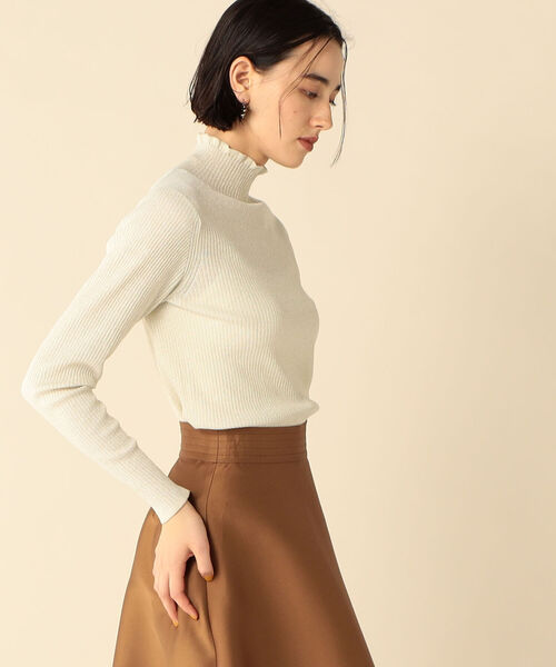 NOLLEY’S(ノーリーズ)の「シアーリブハイネックプルオーバーニット(ニット/セーター・レディース・ブラック/オフホワイト/ゴールド・38)」の3枚目の写真