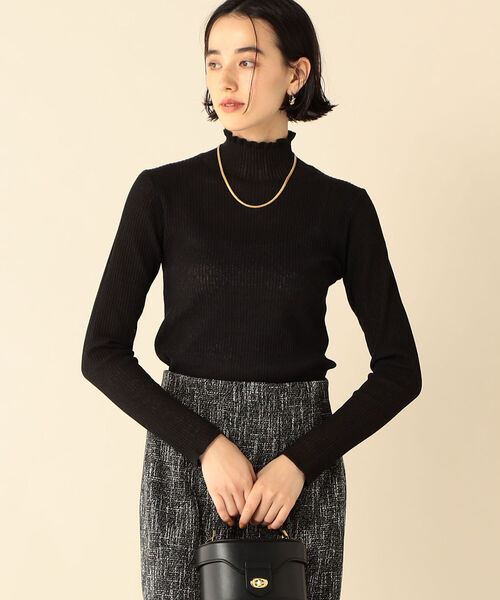 NOLLEY’S(ノーリーズ)の「シアーリブハイネックプルオーバーニット(ニット/セーター・レディース・ブラック/オフホワイト/ゴールド・38)」の2枚目の写真