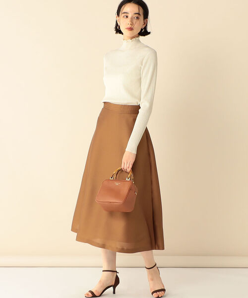 NOLLEY’S(ノーリーズ)の「シアーリブハイネックプルオーバーニット(ニット/セーター・レディース・ブラック/オフホワイト/ゴールド・38)」の4枚目の写真