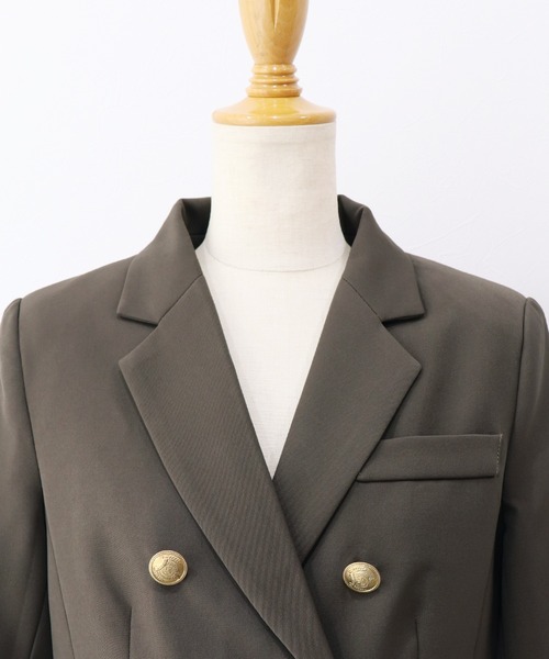 金ボタンダブルジャケット