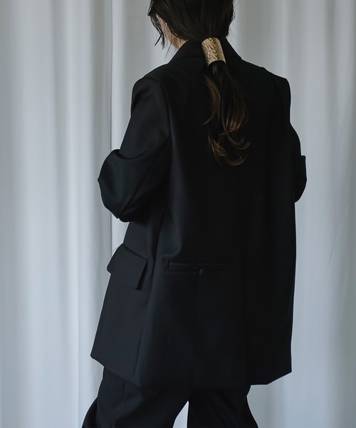 Ezick(エジック)の「バックポケットテーラードジャケット(テーラードジャケット・レディース・ブラック/ダークベージュ・FREE)」の16枚目の写真