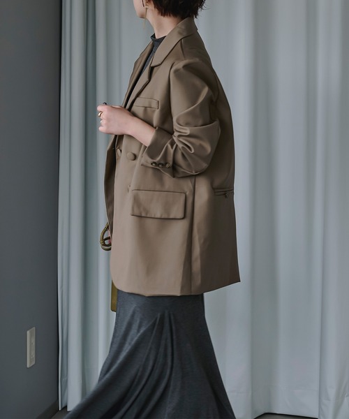 Ezick(エジック)の「バックポケットテーラードジャケット(テーラードジャケット・レディース・ブラック/ダークベージュ・FREE)」の4枚目の写真