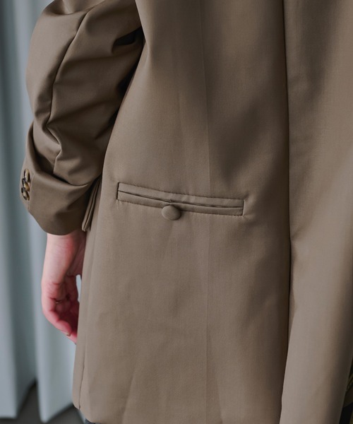 Ezick(エジック)の「バックポケットテーラードジャケット(テーラードジャケット・レディース・ブラック/ダークベージュ・FREE)」の13枚目の写真