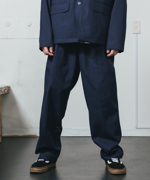 POP TRADING COMPANY(ポップトレーディングカンパニー)の「POP TRADING COMPANY/ポップトレーディングカンパニー HEWITT SUIT PANT テーパードパンツ 刺繍 ブランドロゴ(チノパンツ・メンズ・ネイビー・L/XL/M)」の2枚目の写真