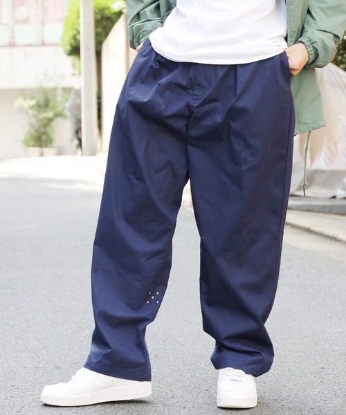POP TRADING COMPANY(ポップトレーディングカンパニー)の「POP TRADING COMPANY/ポップトレーディングカンパニー HEWITT SUIT PANT テーパードパンツ 刺繍 ブランドロゴ(チノパンツ・メンズ・ネイビー・L/XL/M)」の5枚目の写真