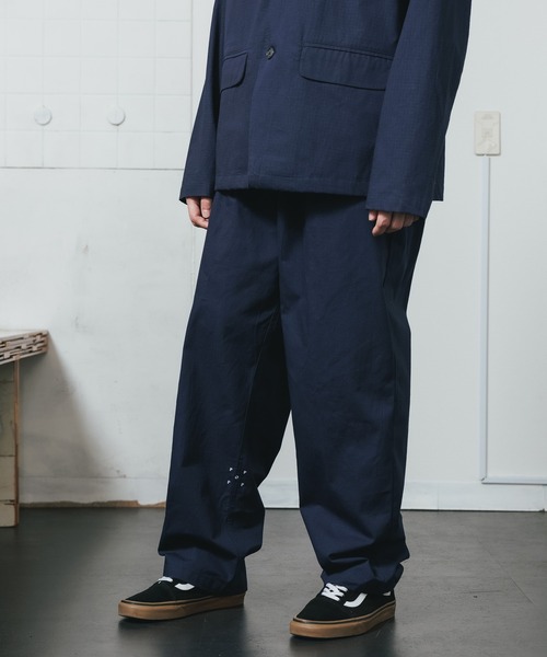 POP TRADING COMPANY(ポップトレーディングカンパニー)の「POP TRADING COMPANY/ポップトレーディングカンパニー HEWITT SUIT PANT テーパードパンツ 刺繍 ブランドロゴ(チノパンツ・メンズ・ネイビー・L/XL/M)」の3枚目の写真
