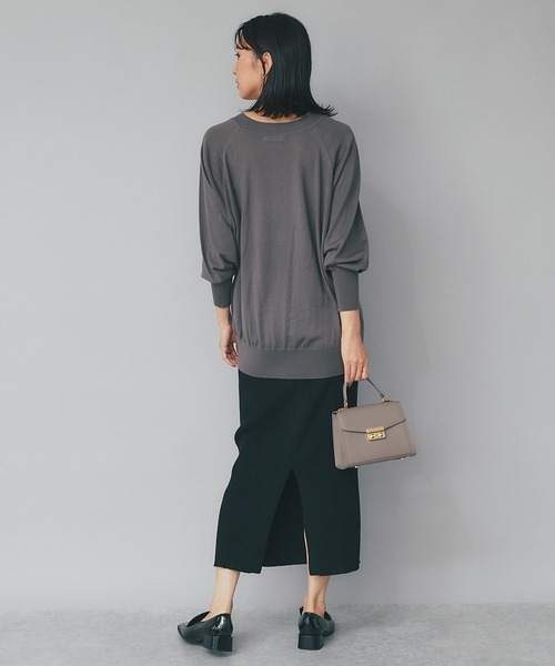 RIVE DROITE(リヴドロワ)の「抜け感のあるラウンドボートネック/カシミヤ混バックコクーンラグランニット(ニット/セーター・レディース・チャコールグレー/グレー系その他/パープル/グリーン系その他・FREE)」の22枚目の写真