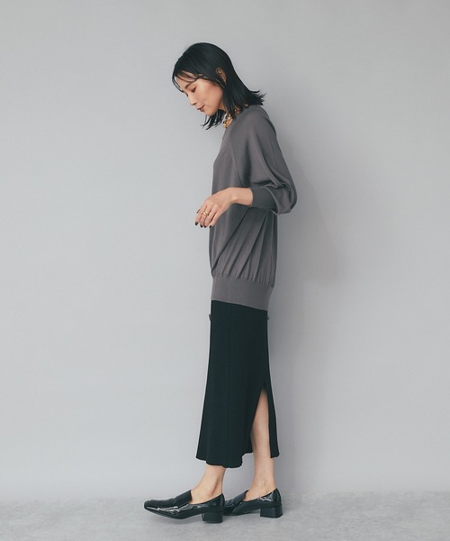 RIVE DROITE(リヴドロワ)の「抜け感のあるラウンドボートネック/カシミヤ混バックコクーンラグランニット(ニット/セーター・レディース・チャコールグレー/グレー系その他/パープル/グリーン系その他・FREE)」の21枚目の写真