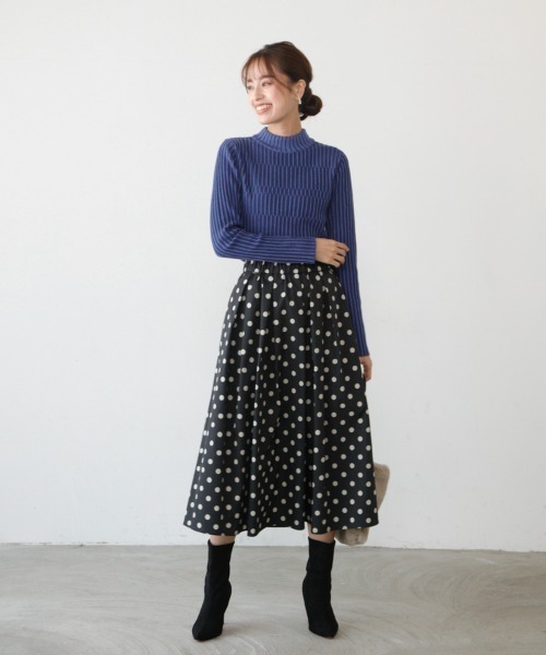 M.deux(エムドゥ)の「配色ランダムリブニット(ニット/セーター・レディース・ブルー/カーキ/テラコッタ・MEDIUM)」の6枚目の写真
