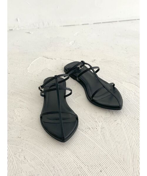 Ungrid（アングリッド）の「ポインテッドトゥフラットサンダル（サンダル・レディース・ブラック/ゴールド・S/M/L）」の7枚目の写真