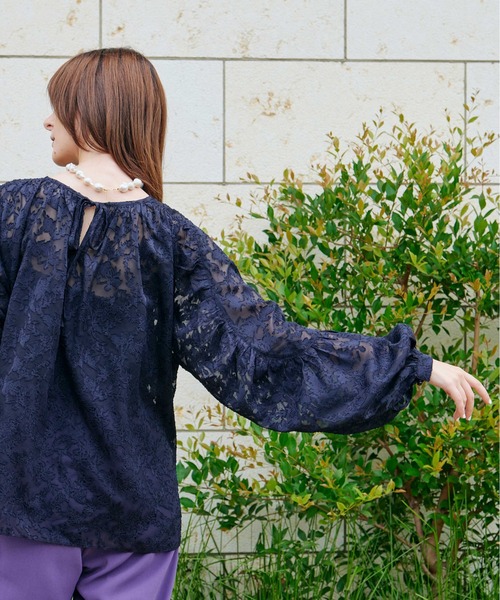 KOH.style（コースタイル）の「カットジャカード2WAYブラウス（シャツ/ブラウス・レディース・ベージュ/オフホワイト/ブラック・FREE）」の7枚目の写真