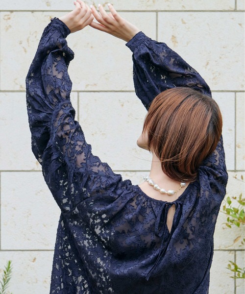 KOH.style（コースタイル）の「カットジャカード2WAYブラウス（シャツ/ブラウス・レディース・ベージュ/オフホワイト/ブラック・FREE）」の9枚目の写真