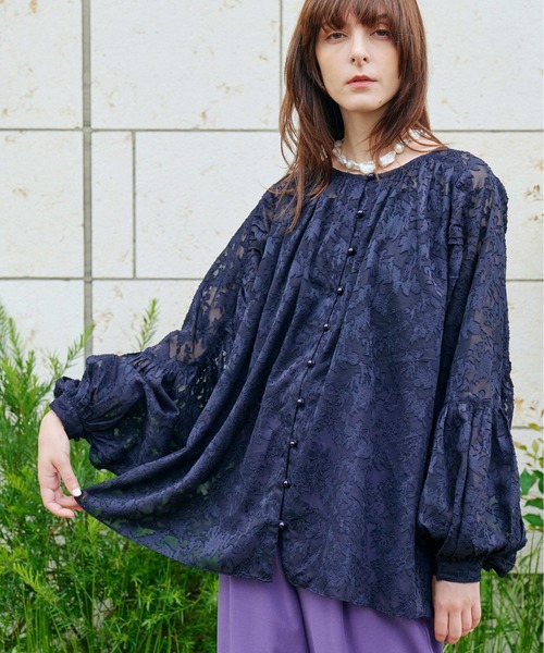 KOH.style（コースタイル）の「カットジャカード2WAYブラウス（シャツ/ブラウス・レディース・ベージュ/オフホワイト/ブラック・FREE）」の4枚目の写真