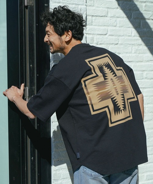 PENDLETON（ペンドルトン）の「【PENDLETON(ペンドルトン)】別注バックプリントTシャツ（Tシャツ/カットソー・メンズ・オフホワイト/ブルー/ライトグレー/ブラック/アイボリー/ブルー系その他/チャコールグレー/マスタード/パープル/イエロー/レッド/ダークブルー・MEDIUM/LARGE）」の16枚目の写真