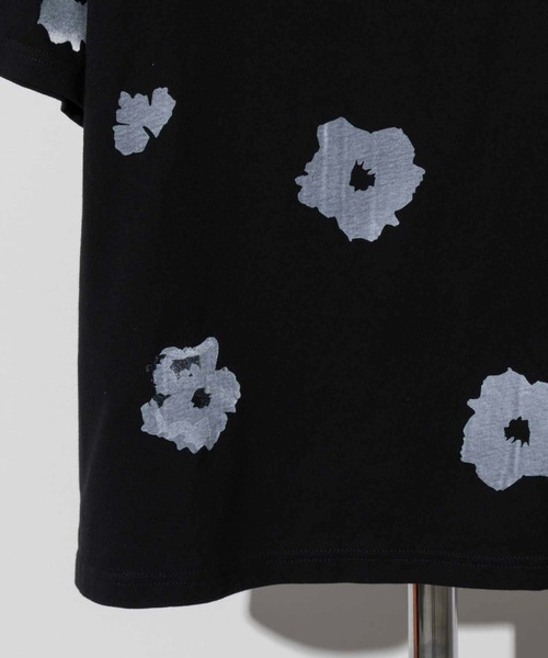 MAISON SPECIAL（メゾンスペシャル）の「《ユニセックスアイテム》ハンドプリントフラワーオーバーサイズクルーネックTシャツ【MAISON SPECIAL/メゾンスペシャル】（Tシャツ/カットソー・メンズ・ブラック/ホワイト・1/2/0）」の6枚目の写真