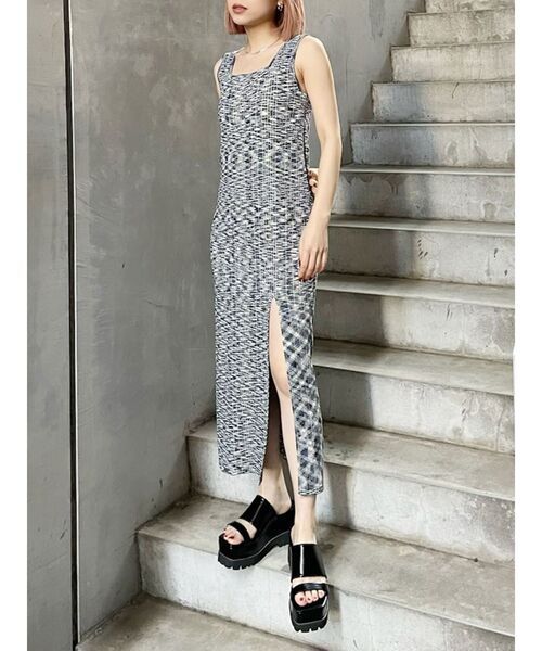 MURUA(ムルーア)の「スクエアネックナローワンピース(ワンピース・レディース・ブラック/ネイビー/ブラウン・FREE)」の1枚目の写真